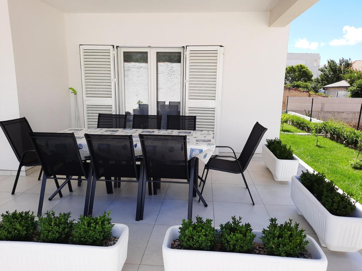 Holiday Home Bajlo Apartment With Three Bedrooms 자다르 외부 사진