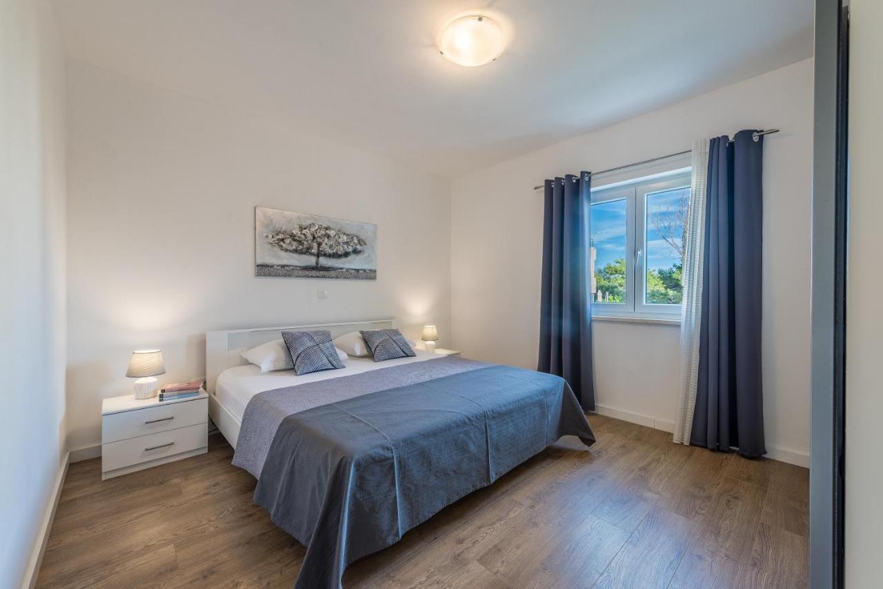 Holiday Home Bajlo Apartment With Three Bedrooms 자다르 외부 사진