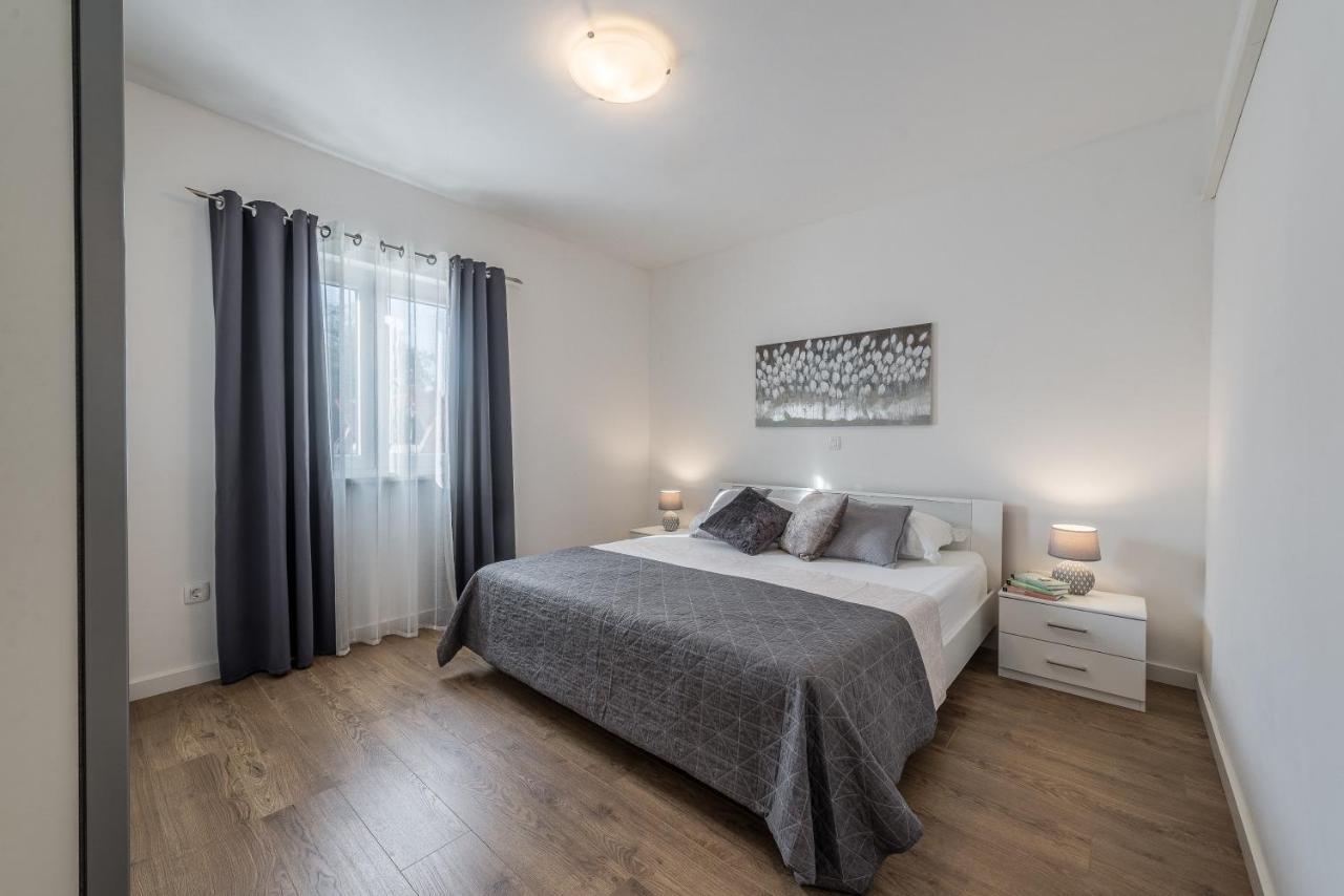 Holiday Home Bajlo Apartment With Three Bedrooms 자다르 외부 사진