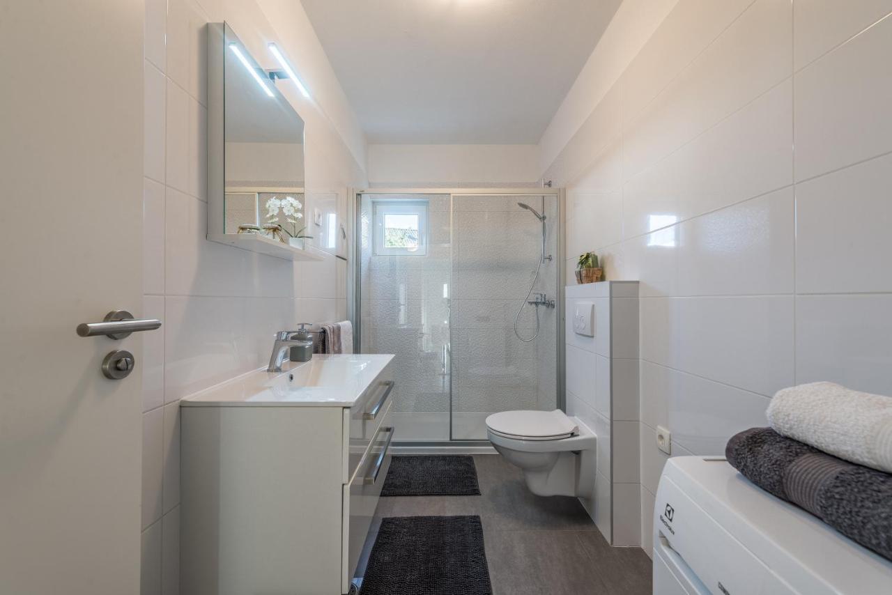 Holiday Home Bajlo Apartment With Three Bedrooms 자다르 외부 사진
