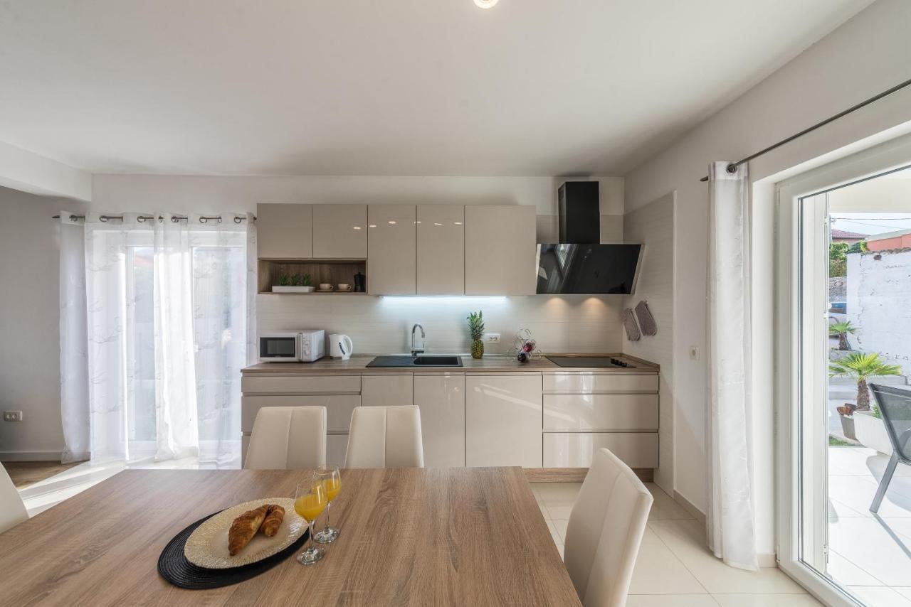 Holiday Home Bajlo Apartment With Three Bedrooms 자다르 외부 사진