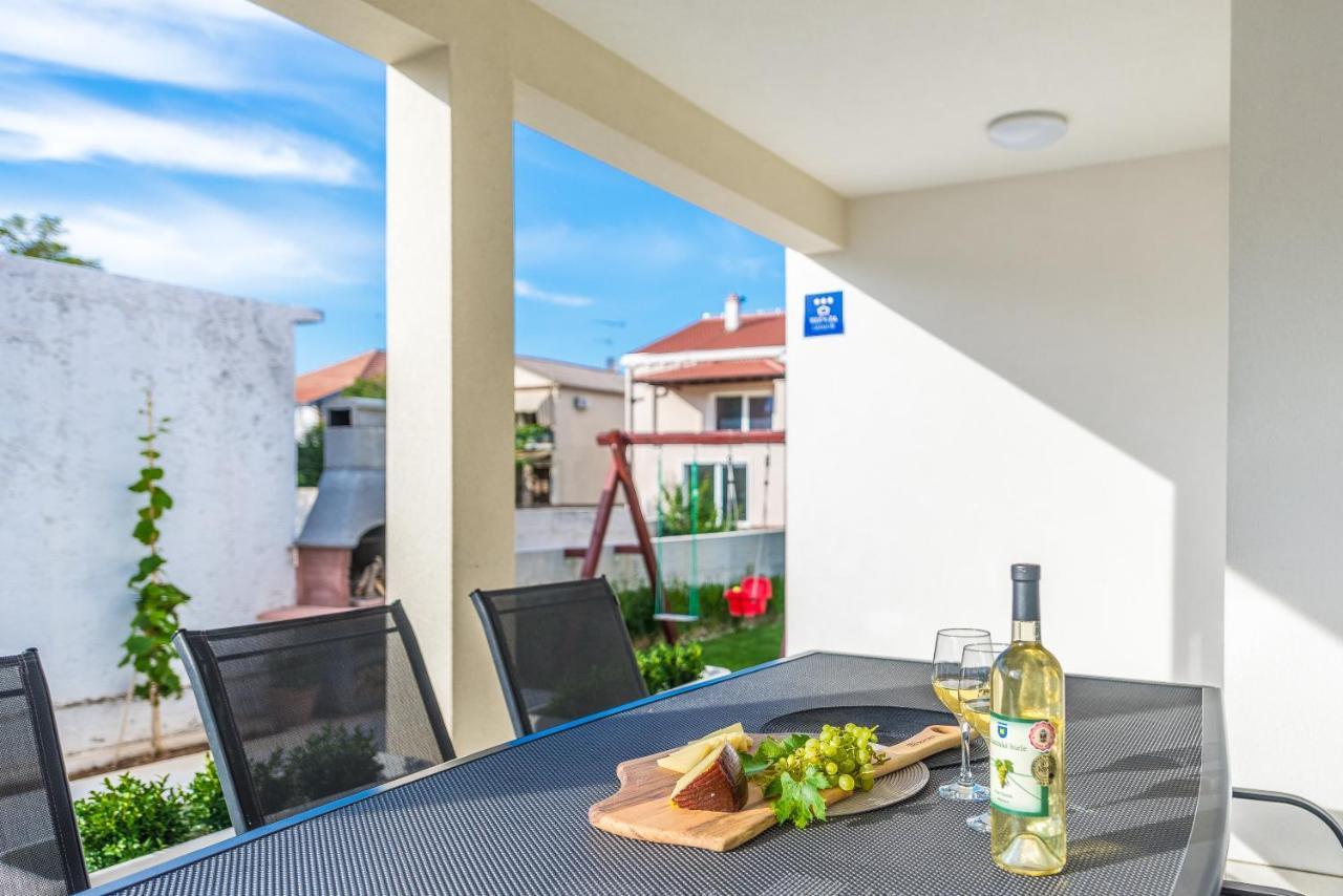Holiday Home Bajlo Apartment With Three Bedrooms 자다르 외부 사진