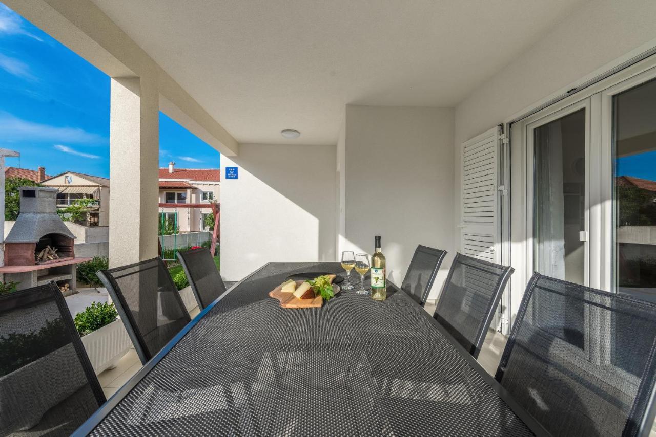 Holiday Home Bajlo Apartment With Three Bedrooms 자다르 외부 사진
