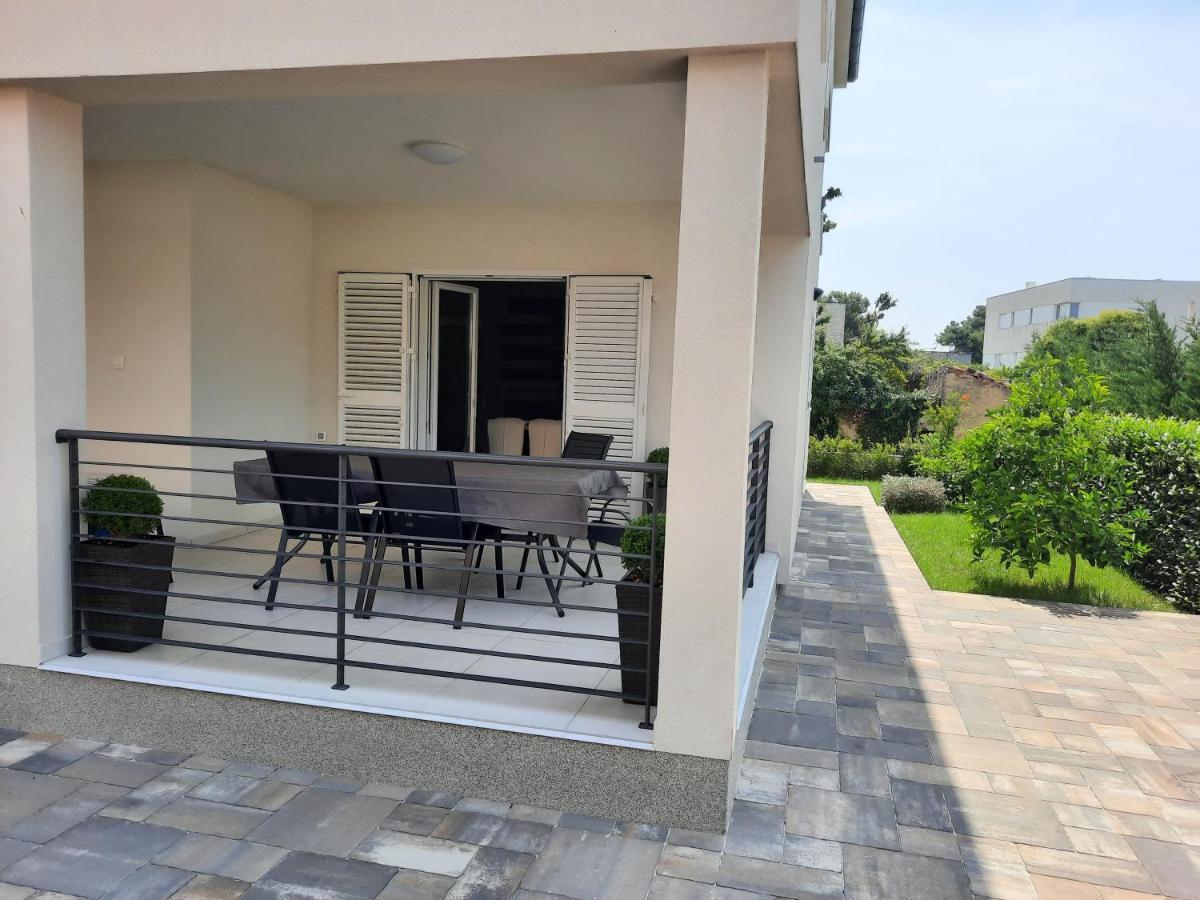 Holiday Home Bajlo Apartment With Three Bedrooms 자다르 외부 사진
